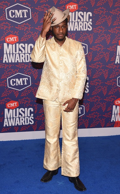 Leon Bridges, 2019 CMT Music Awards